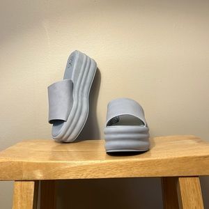 Size 7 blue platform sandals